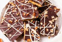 4-Ingredient Christmas Crack Recipe for Holiday Treats