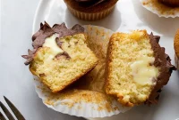 Boston Cream Cupcakes with Vanilla Custard and Chocolate Glaze