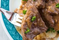 Instant Pot Cube Steak in Savory Low-Carb Gravy