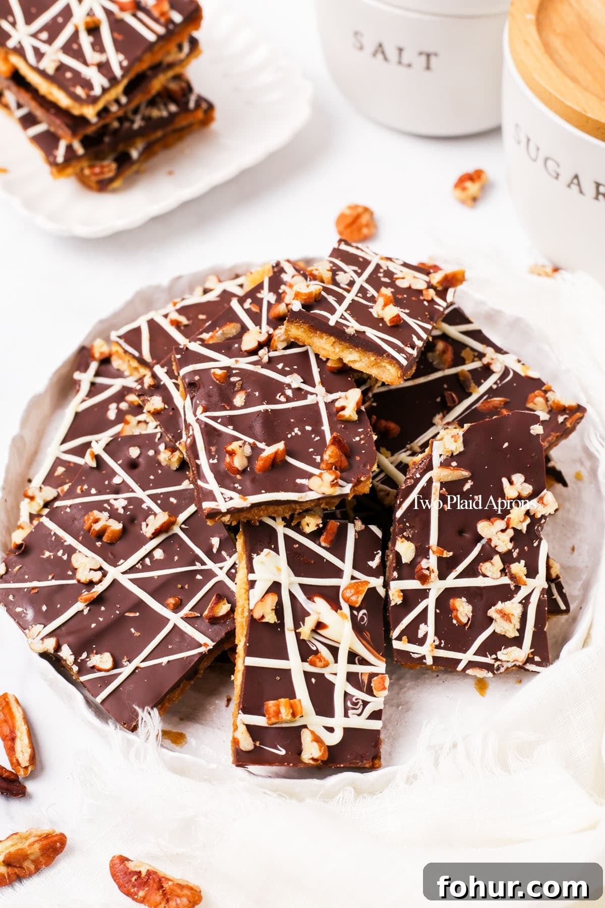 4-Ingredient Christmas Crack Recipe for Holiday Treats 2 Christmas crack toffee on crackers