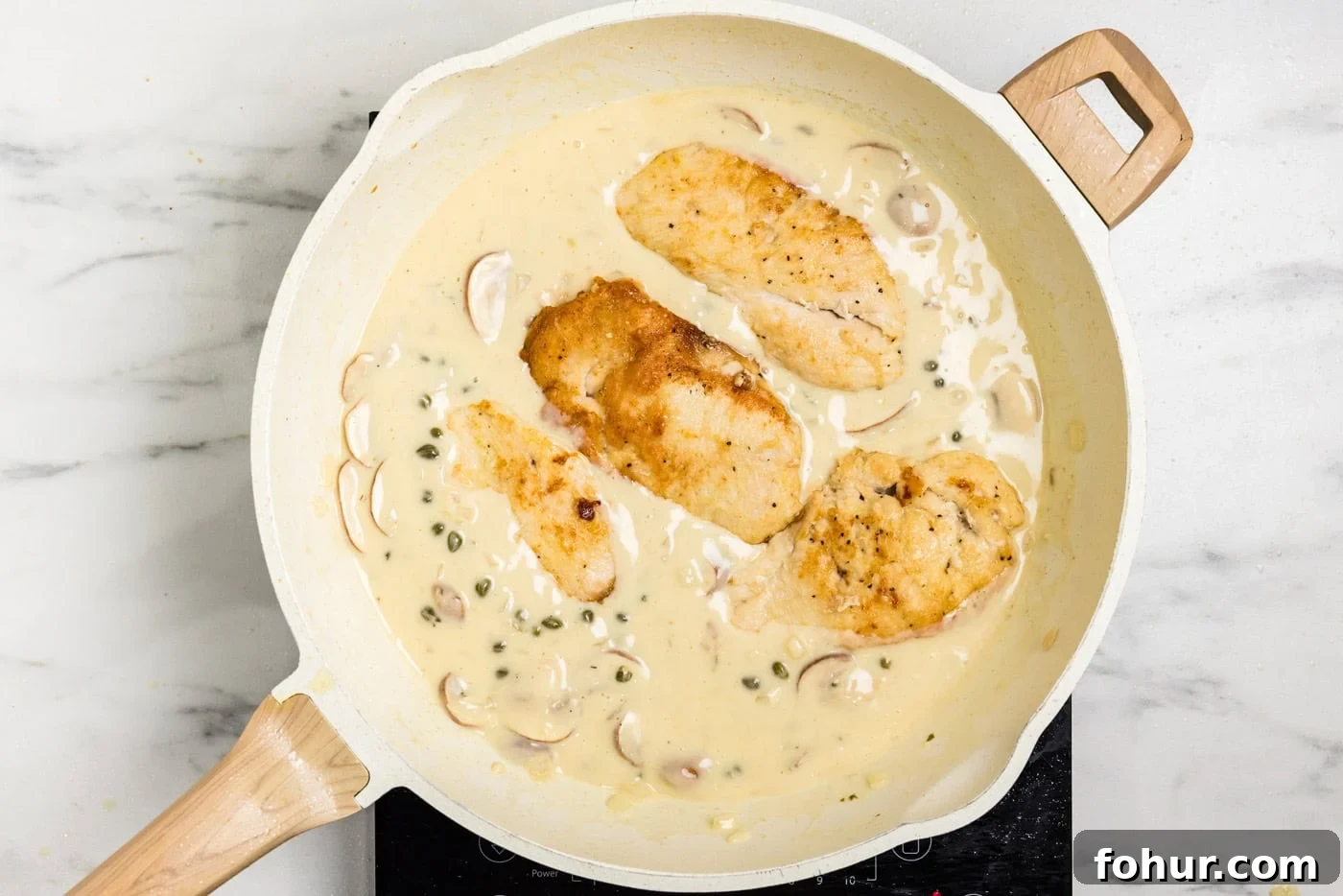 Crispy Chicken Scallopini with Lemon Butter Sauce 11 chicken cutlets in Chicken Scallopini sauce in skillet