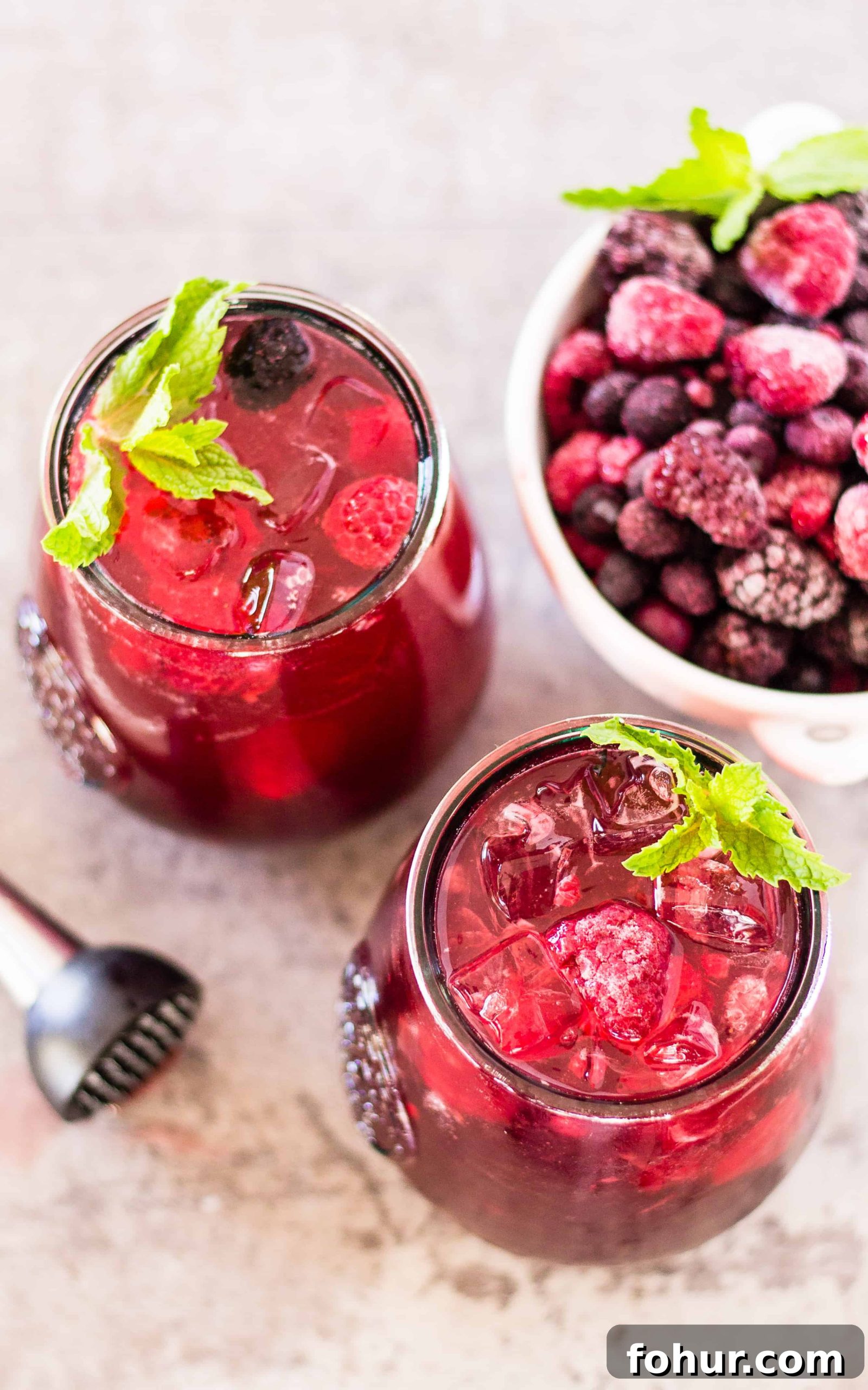 Low-Calorie Sangria Spritzer Recipe with Fresh Fruit 3 Skinny Sangria Spritzer is perfect for a large batch punch too!