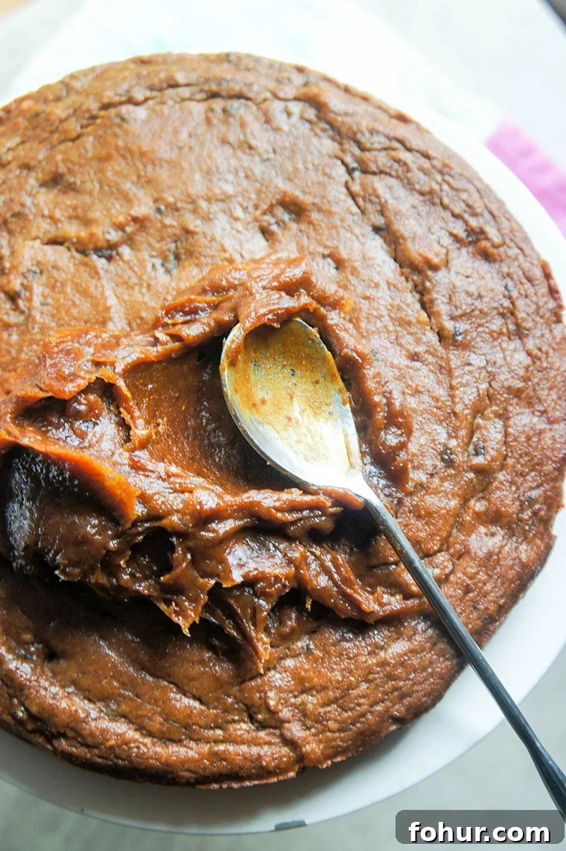 Sugar-Free Sticky Date Pudding with Caramel (Gluten-Free) 4 Sticky Date Pudding with Caramel Topping / This sugar free and gluten free treat tastes almost too good to be true! Sweet, moist, caramelly and subtly spicy.