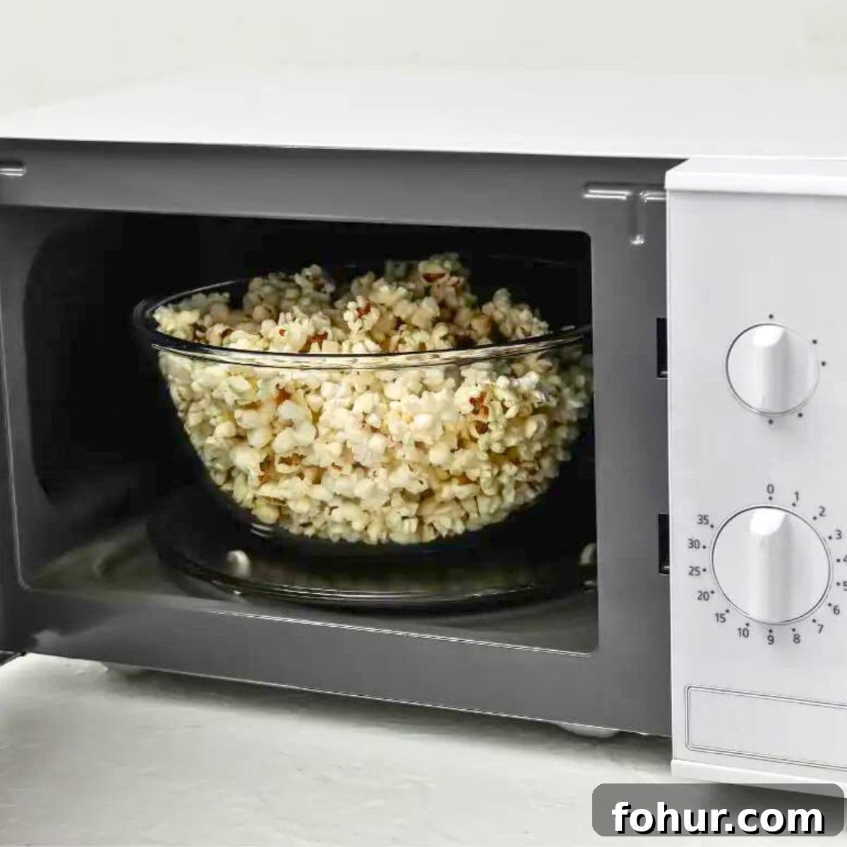 How To Get Burnt Popcorn Smell Out Of Microwave featured image