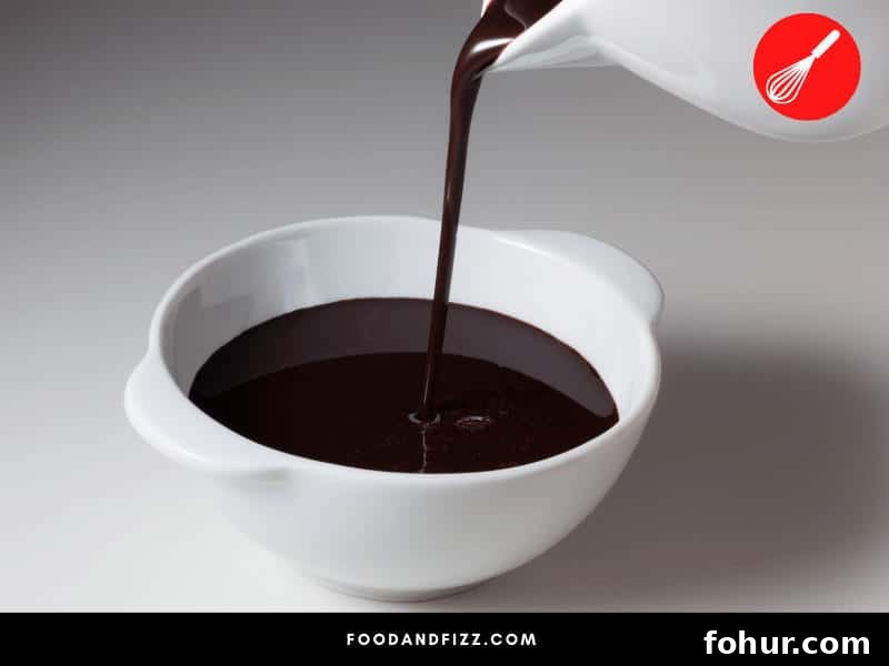 Reheat Hot Fudge Without a Microwave: Stovetop Method 3 Hot fudge sauce should be creamy and pourable. Microwaving it may cause the sugar to harden and crisp up.