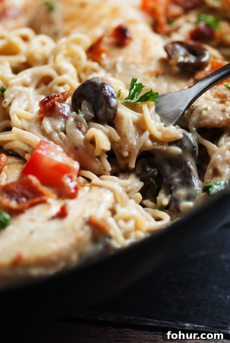 One-Pan Smothered Chicken Skillet with Creamy Gravy 3 One Pan Smothered Chicken Skillet